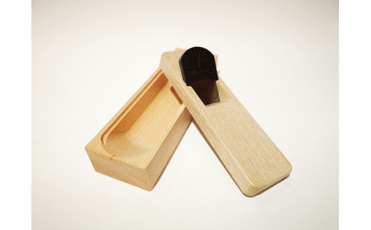 百年物語プロジェクト】台屋 鰹節削り器 赤香 青紙×ブナ - 新潟県