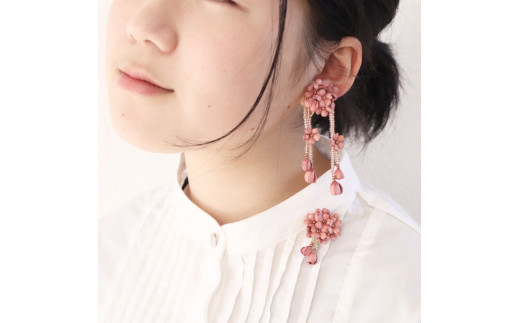 桜さくら ･ 春爛漫 / 革花ピアス / 淡ピンク / 春 アクセサリー ピアス