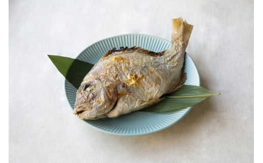 焼き鯛 1尾(冷凍)【焼き魚 タイ 魚 お祝い 真鯛 天然 塩焼き尾頭付き