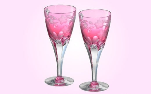 カガミクリスタルのペアワイングラス〈桜柄グラヴィール〉