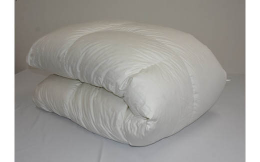 ふるさと納税 静岡県 小山町 Q52　２層式キルト羽毛掛けふとん　ハンガリー産ホワイトダックダウン93％　色ブルー系　柄おまかせ Q52 ２層式キルト羽毛掛けふとん ハンガリー産ホワイトダックダウン93