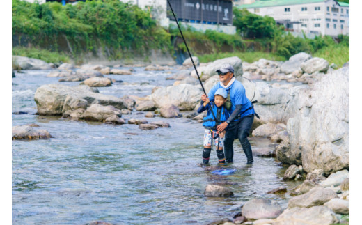 仁淀ブルーで鮎の友釣り体験【大人1名・子ども1名（高校生以下）】 - 高知県仁淀川町｜ふるさとチョイス - ふるさと納税サイト