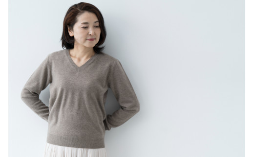 ふるさと納税 服 女 宮城県 加美町 ラウンドネックプルオーバー 度詰（コルク）女性用サイズ:LL(42) 白田のカシミヤ コルク LL(42) サイズ ラウンドネックプルオーバー 度詰（コルク）女性用サイズ:LL(42