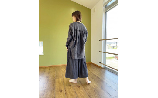 ふるさと納税 服 女 静岡県 静岡市 駿河和染＋型染め　ネップミックスダンガリーＶネックブラウス サイズ１ サイズ1 駿河和染＋型染め ネップミックスダンガリーVネックブラウス