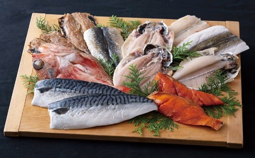 【長崎県佐世保市】A262a 《定期便》ひものギフト「凪」津田水産 【3回お届け】