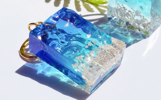 絵画　ハンドメイド　レジンコート　創作一点物　クールダウン　青色　八角形 青と黒のレジンアート 絵画 キャンバス - メルカリ