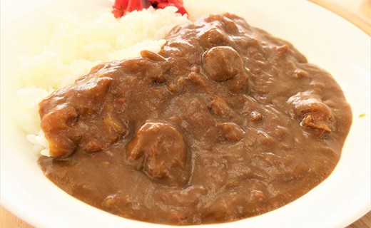 まずは熱々のカレーを用意して…