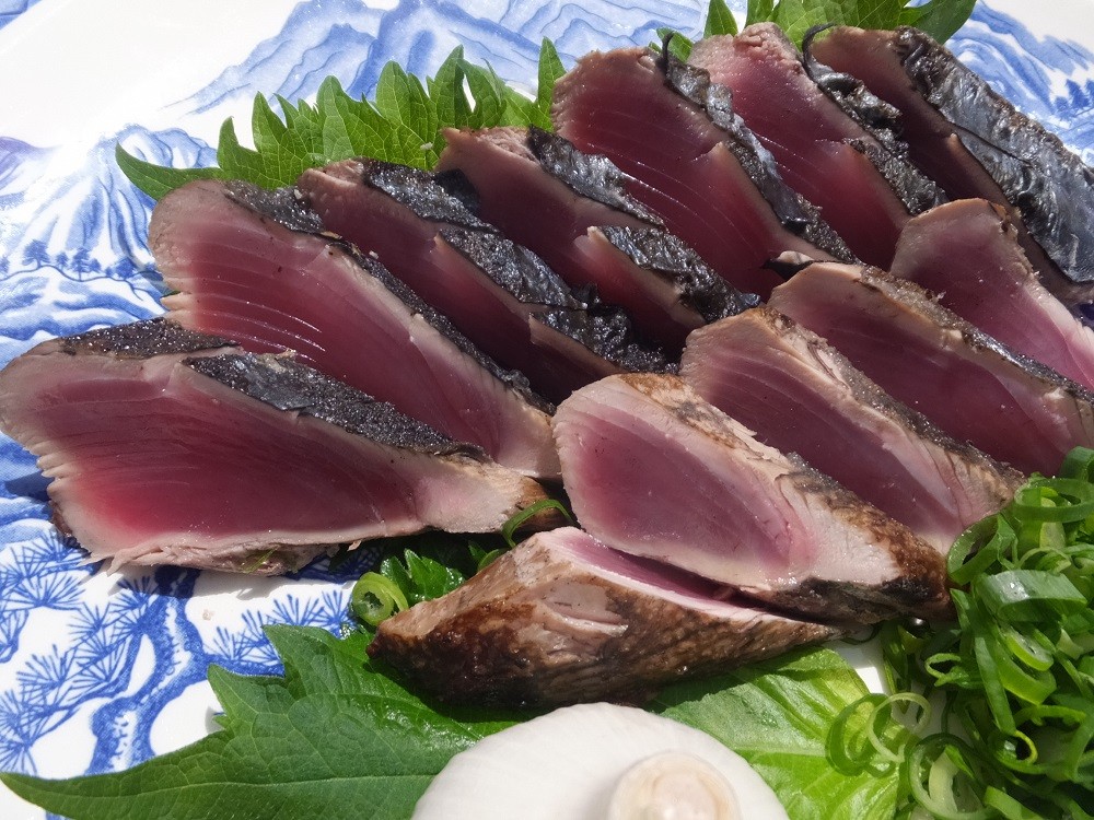 新鮮なカツオを使ったわら焼き