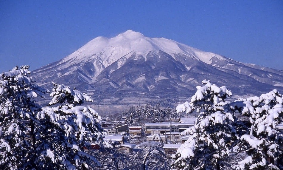 冬の岩木山