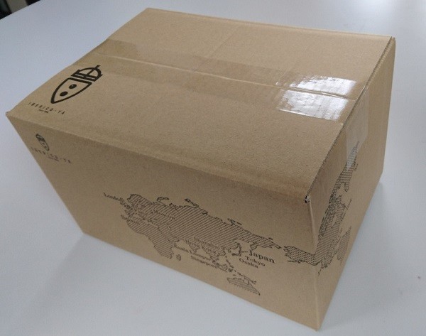 オリジナルデザインの段ボール箱で梱包してお届けします