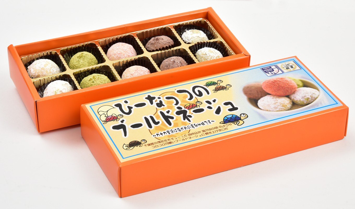 食べやすい一口サイズの大きさ。タップリ粉糖をかけて仕上げました。
