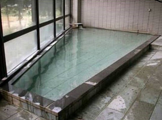 天然100%の温泉大浴場