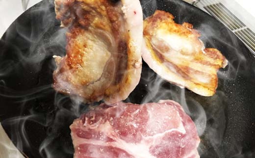 ジュウジュウと焼けるお肉がいいにおい!!