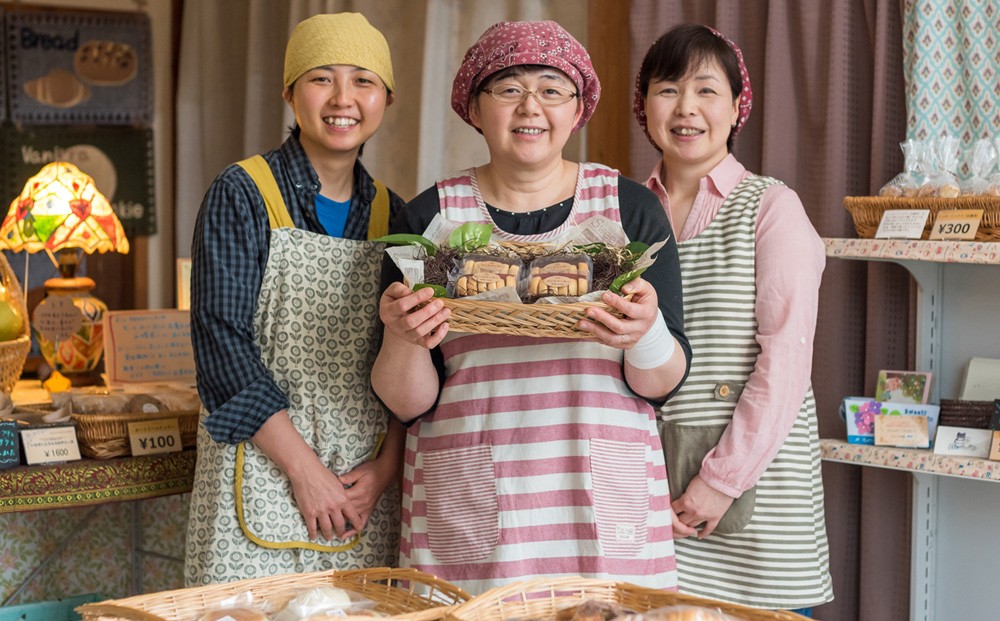 店主の中井さん、スタッフの皆さん。