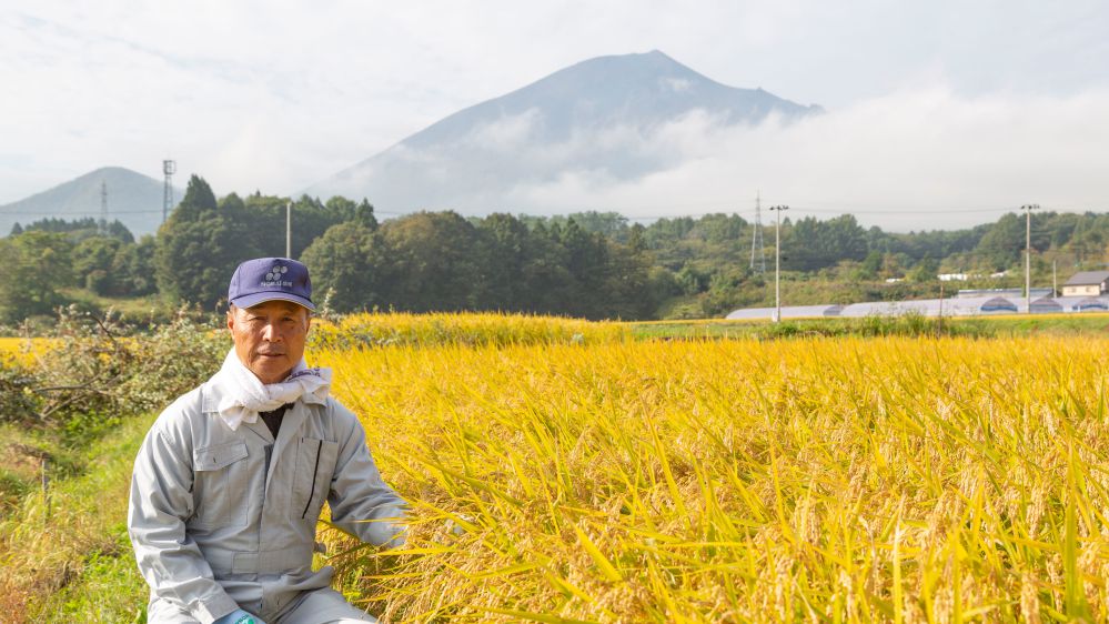 伊藤さんとお米と岩手山