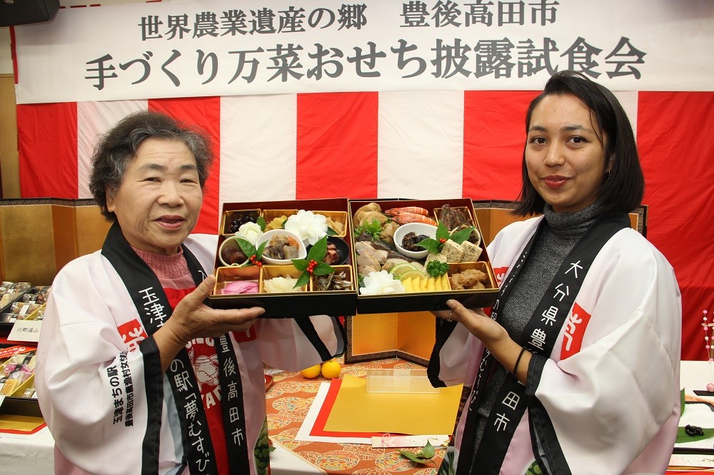 写真のおせちは「豊後セット」です