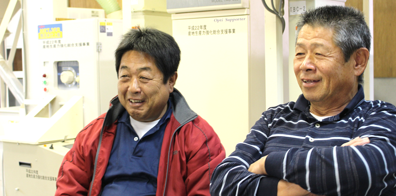 おおしお夢農場虹の五十嵐さん(左)、安部さん(右)