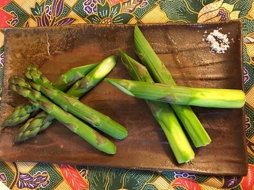 基本はさっと茹でて塩で。(焼いてもおいしい)