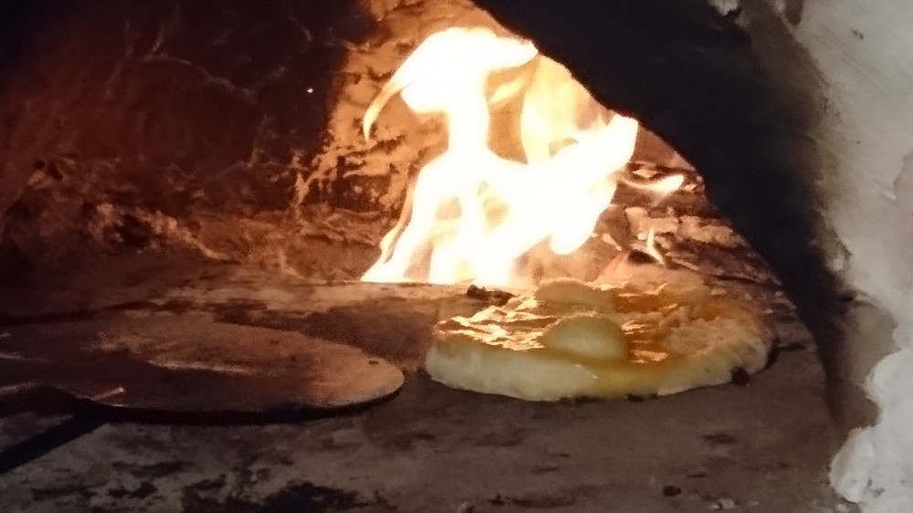 ピザ窯で自分で焼けるという貴重な体験