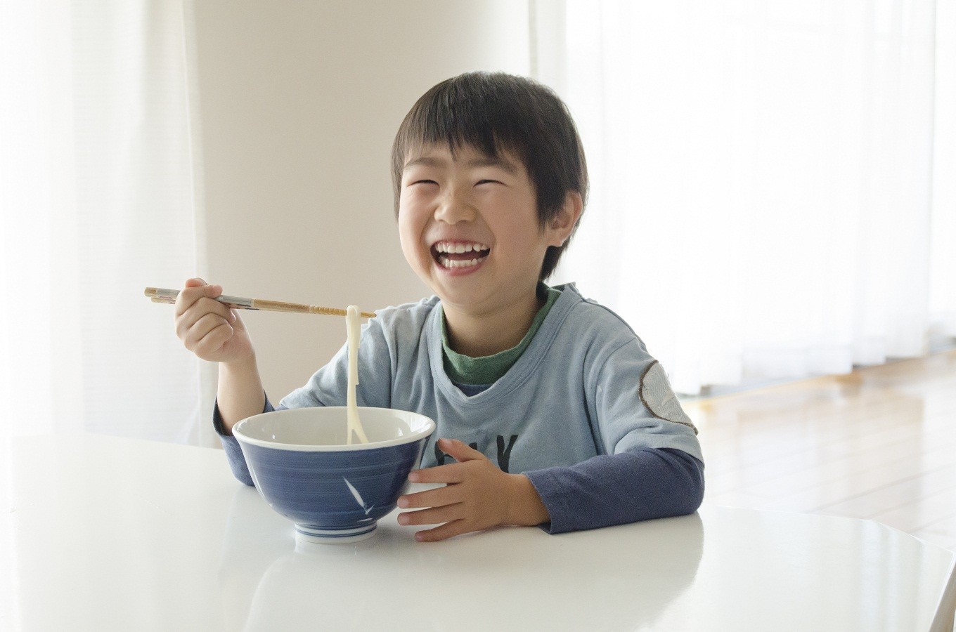 表面が「つるっ」としていてのど越しが良く「もっちり」としたコシと弾力