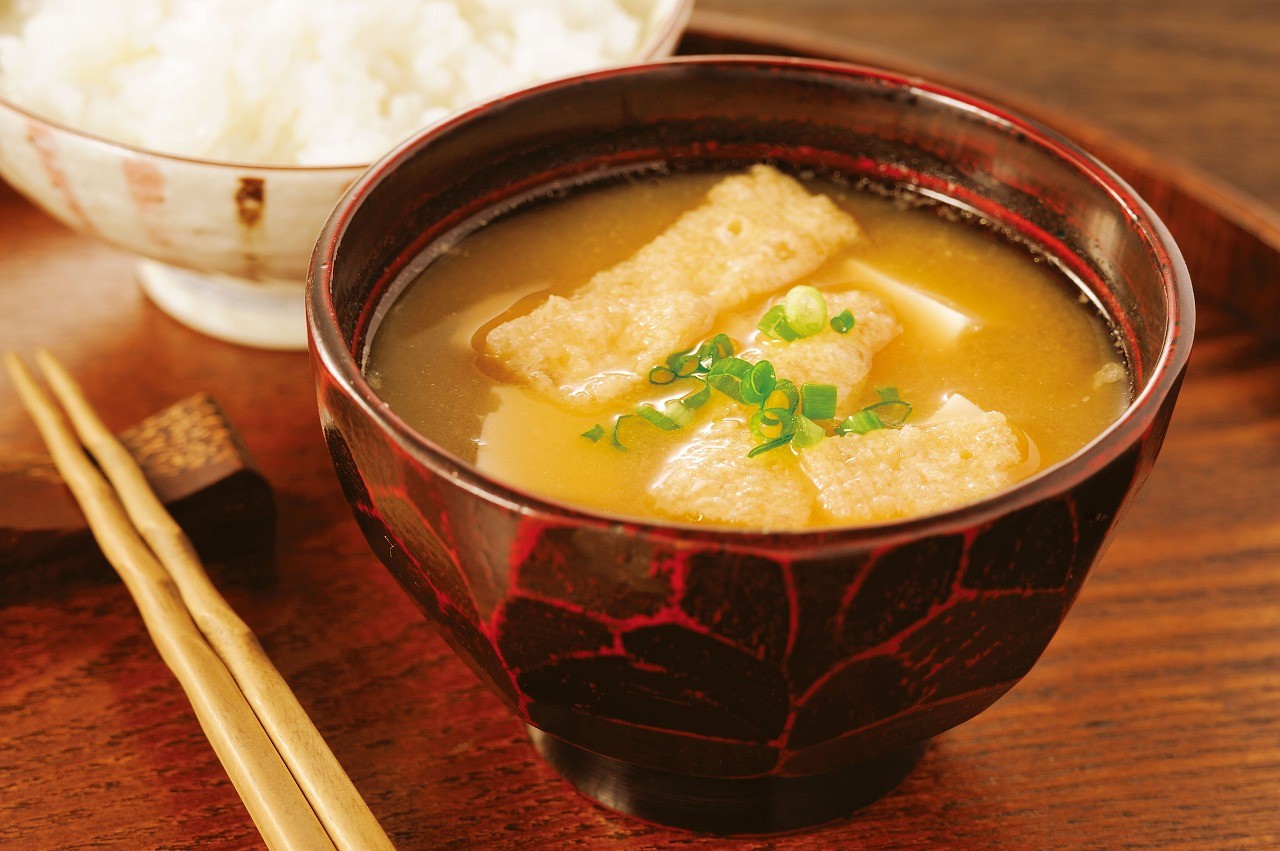 お味噌汁に南関あげをいれるとまろやかで優しい美味しさに