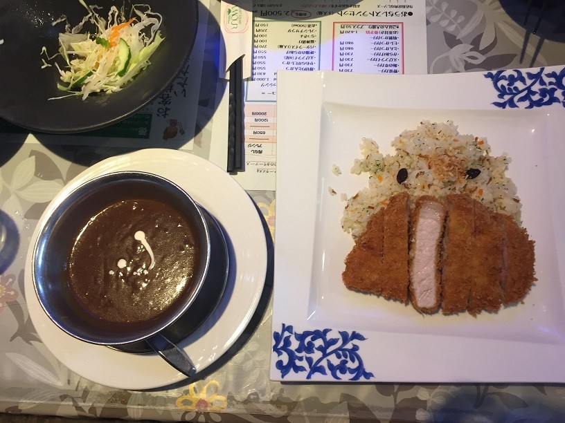「ロースとんかつカリー」はとんかつ専門店も顔負けの旨さ!!