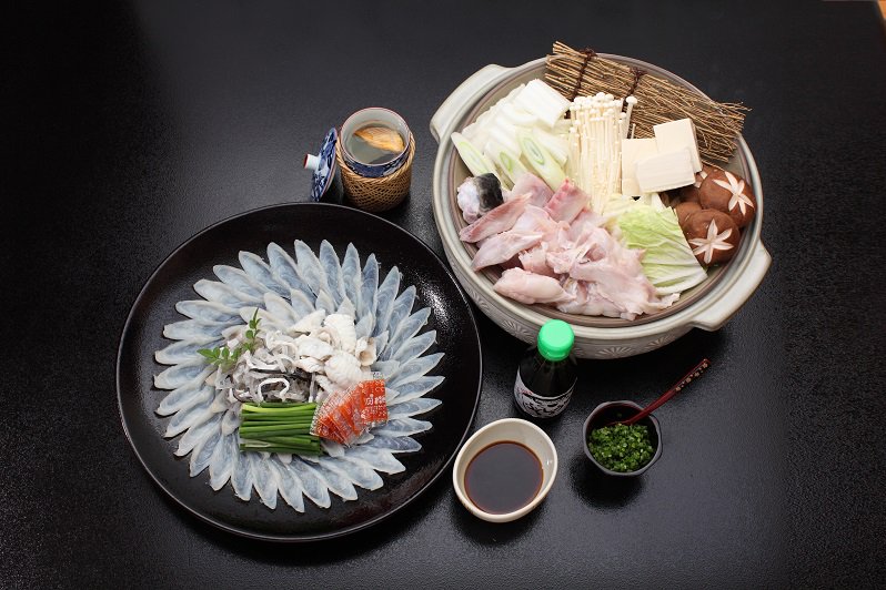 【10月】豊後とらふぐ料理セット(養殖4~5人前・盛り付けイメージ)