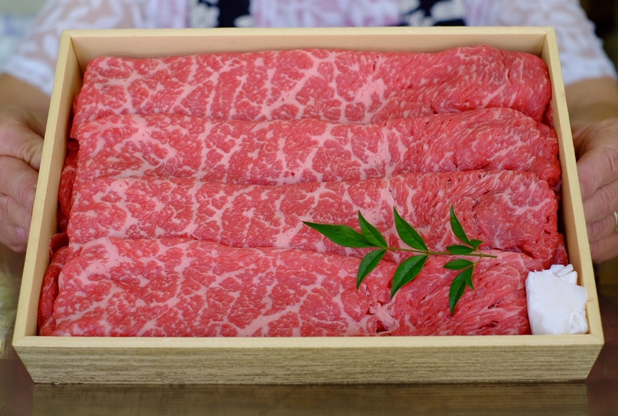 ブランド牛「四国三郎牛」の切り落としがたっぷり700g入っています