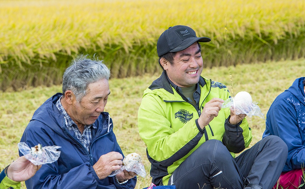 稲刈りの合間のお昼ごはん やっぱりお米はおいしい