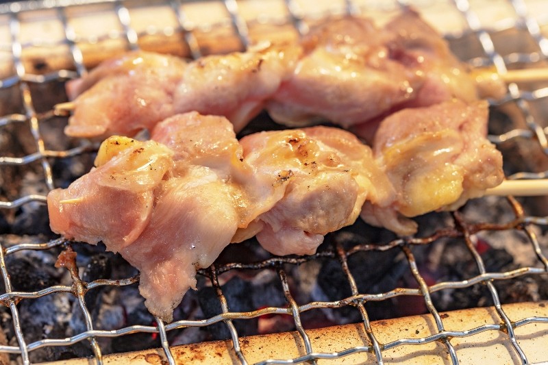 鶏肉はひと口もも肉ムネ肉なので焼き鳥でもOK!