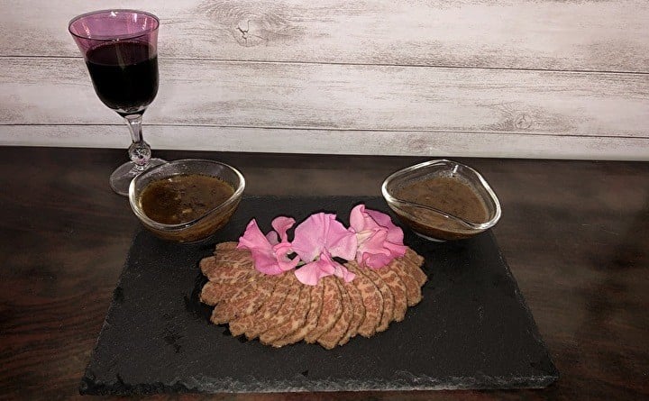 きれいなサシが入った佐賀牛のローストビーフ
