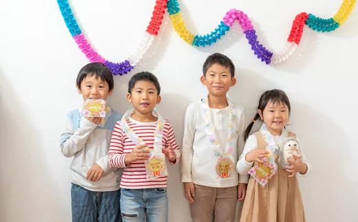 子どもたち大喜び!おせんべいとクッキーの「食べられるメダル」