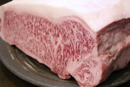 山梨県北杜市産甲州牛 厳選したサーロインステーキ肉をお届けします。