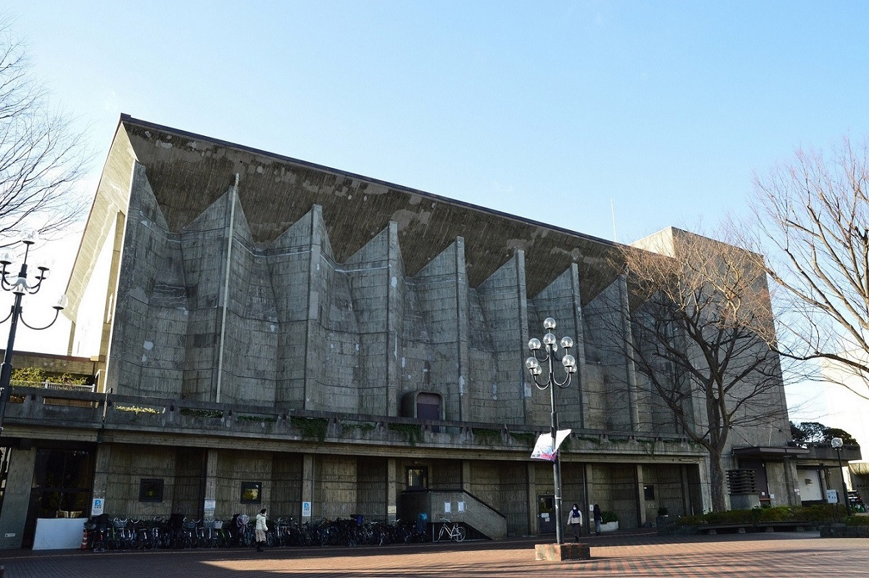 折板構造が特徴的な世田谷区民会館ホール