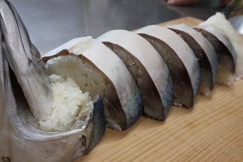 北川実生柚の酢が絶妙に効いたサバ姿寿司