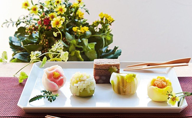 上生菓子はお花をモチーフにしてつくったもの。愛らしさがいっぱいです。