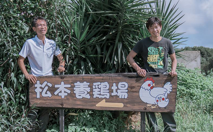 ご兄弟で養鶏場を営んでいる兄の松本英樹さん（左）と弟の直也さん（右）