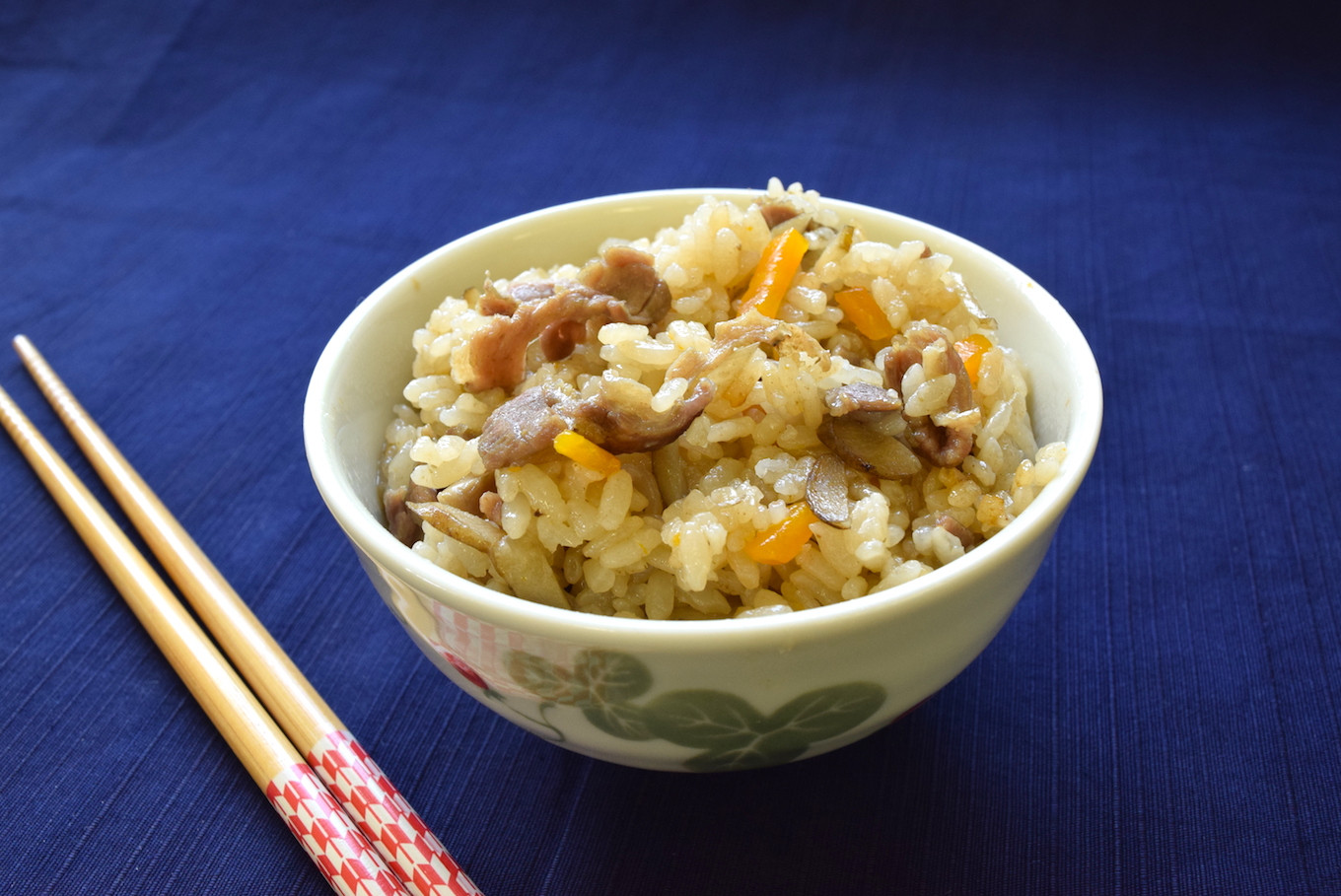 旨味たっぷりの出汁で炊いた炊き込みご飯は、食べだしたら止まらない