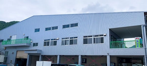 再建したTRS食品の工場「潮風堂」です。
