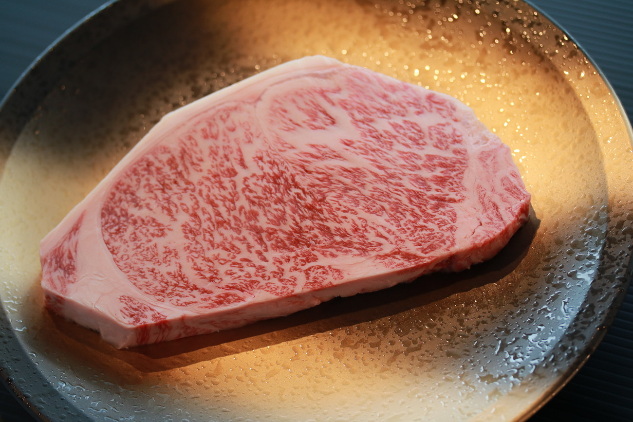 佐賀牛ロースステーキ300g 肉厚1cm超えです