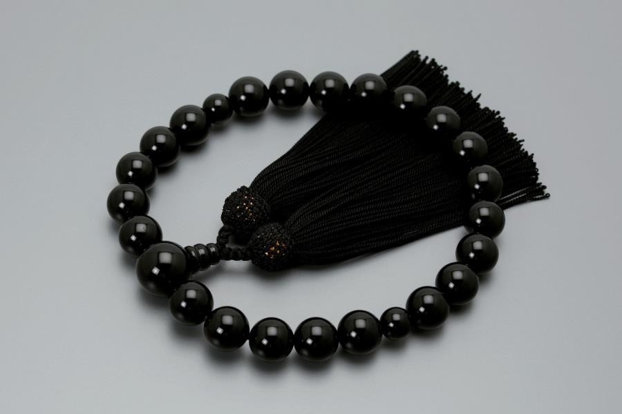京念珠　数珠　男性用　黒オニキス（20玉）　龍彫り本水晶　正絹頭付房　数珠袋付数珠かすみ
