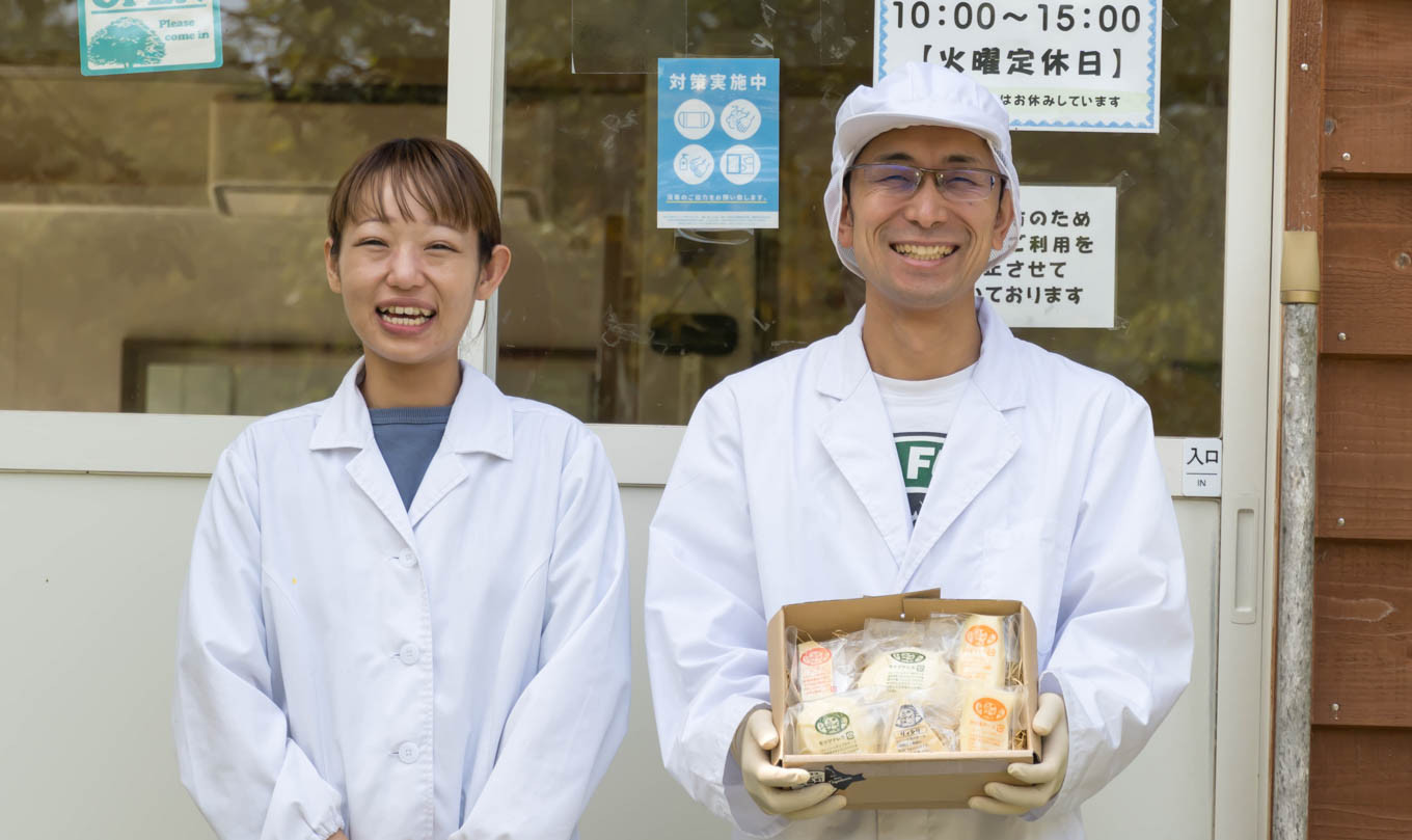 工房レティエ　店長　田中さん（写真左）・従業員　小松さん（写真右）