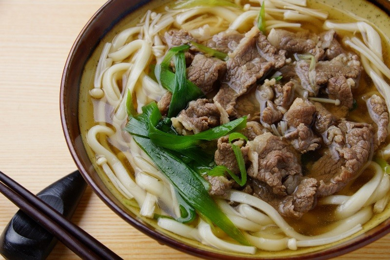 豊後牛の旨みが出汁に溶け込んだ贅沢肉うどん