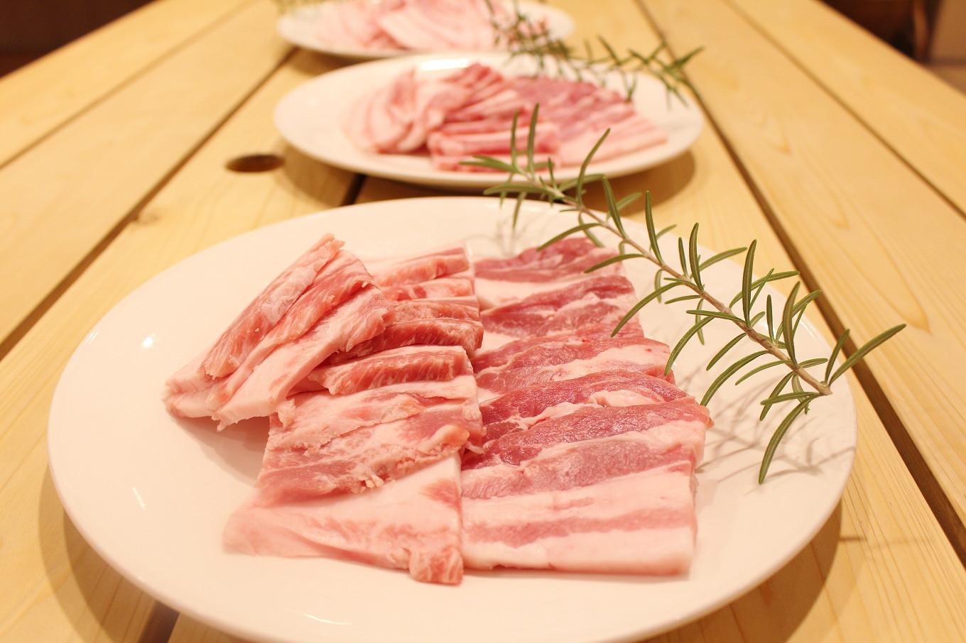 京丹波高原豚バラ焼き肉1kg。