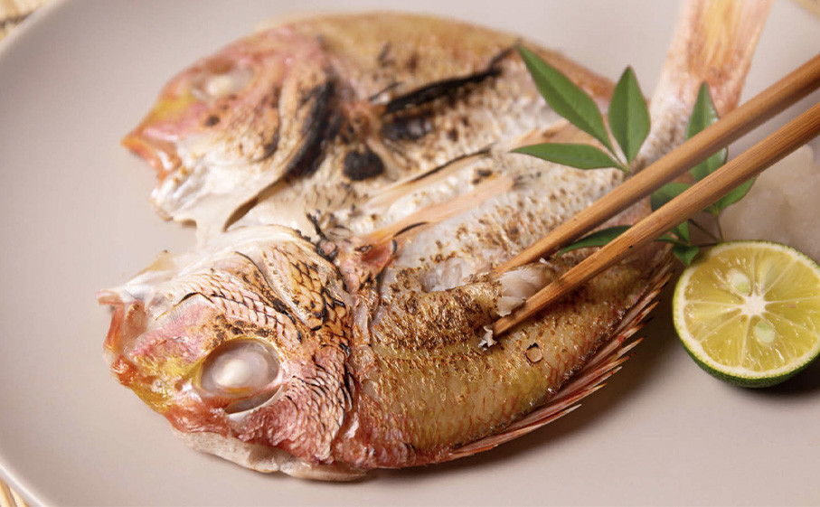れんこ鯛：あっさりと淡泊な味の白身魚ですが、みずみずしくジューシー。