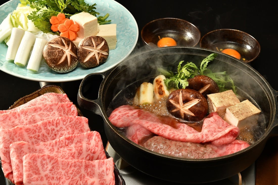 人気の春夏 松阪牛すき焼き ロース肉 肩ロース肉 500g 牛脂付き 国産 和牛 すき焼き用 牛肉 冷凍 ブランド牛 お祝い すき焼き肉  株式会社まるよし 三重県 fucoa.cl