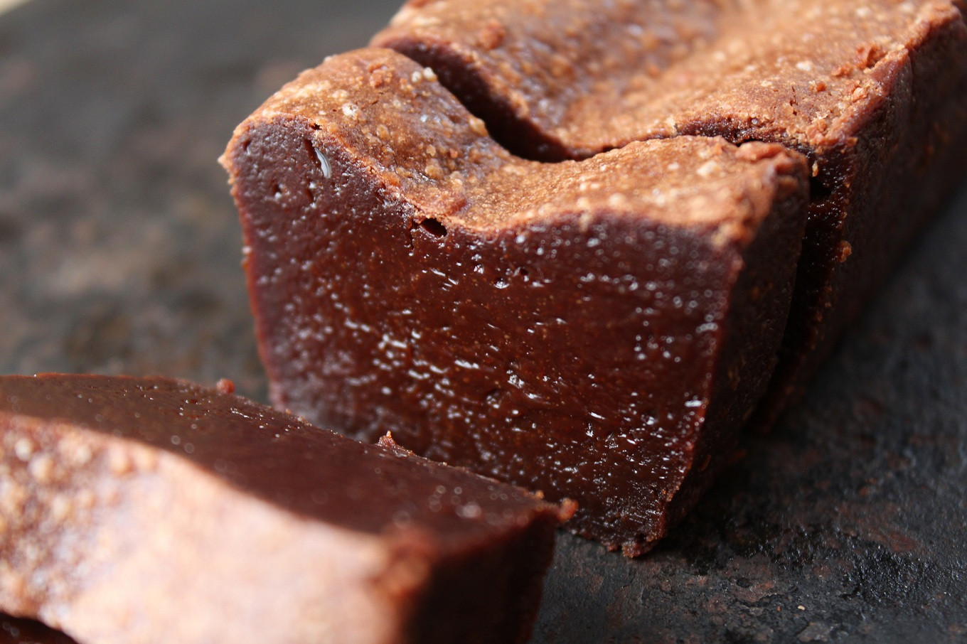 ベルギーのショコラ職人の手による最高品質チョコレートを使用。