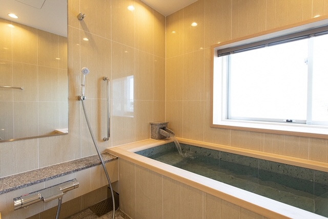 松江しんじ湖温泉の温泉内風呂を設置した新しい客室です。