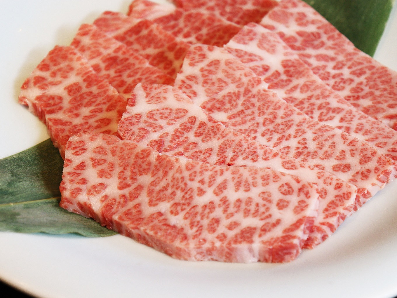 京都らしいきめ細やかで上品な味わいの肉を提供しています。