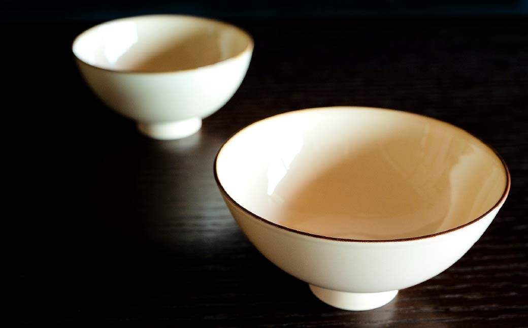 こだわりの 白磁 夫婦 茶碗 セット (桐箱付) ／ 黄彩磁 2個 天草陶石